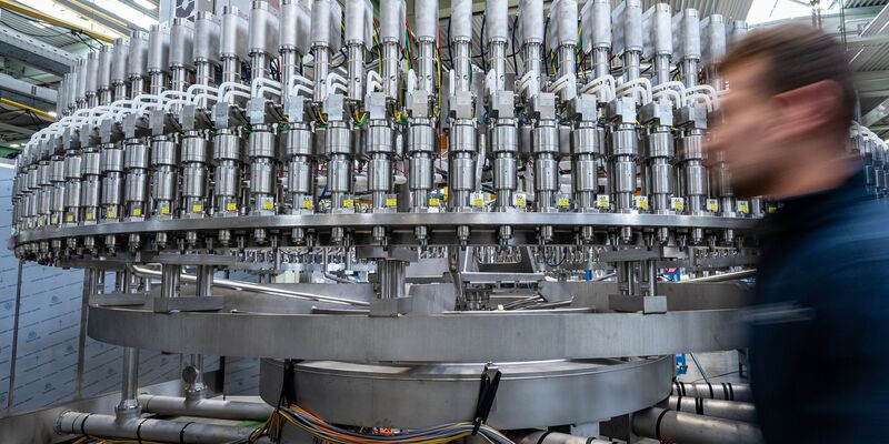 Die Exporte der Maschinenbauer in die USA sind eingebrochen, was die gesamte Bilanz belastet. (Archivbild) - Foto: Armin Weigel/dpa