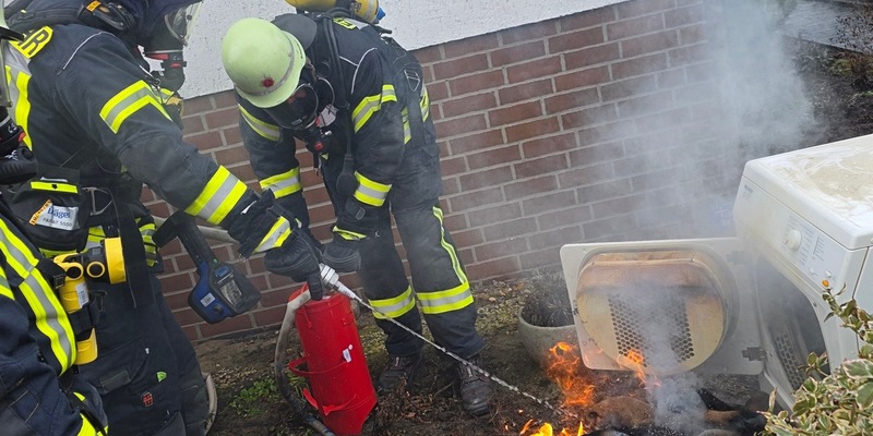 FW Celle: Wäschetrockner brennt in einem Keller in Westercelle - Foto: presseportal.de