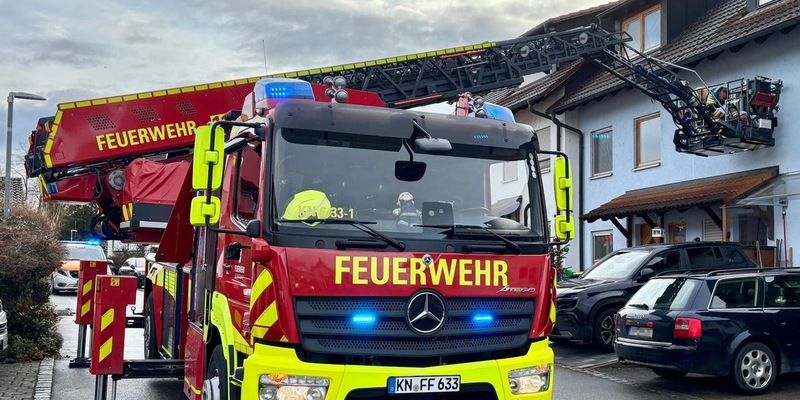 FW Reichenau: Person aus 1. Obergeschoß gerettet, Reichenau-Lindenbühl, 23.02.2026 - Foto: presseportal.de