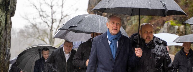 An den Externsteinen im Teutoburger Wald hatte sich Höcke mit nordrhein-westfälischen AfD-Politikern getroffen. - Foto: Max Lametz/dpa