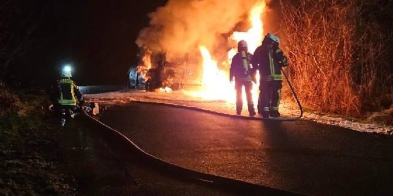 POL-CUX: PKW Brand in Bad Bederkesa (Foto im Anhang) - Foto: presseportal.de