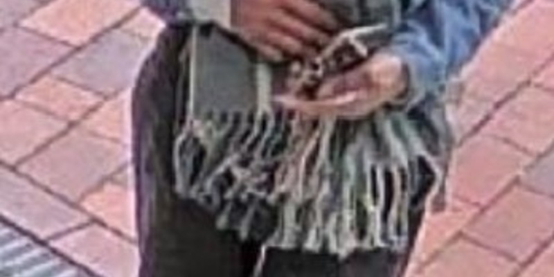 POL-EL: Emlichheim - Öffentlichkeitsfahndung nach Computerbetrug - Wer kennt diese Person? - Foto: presseportal.de