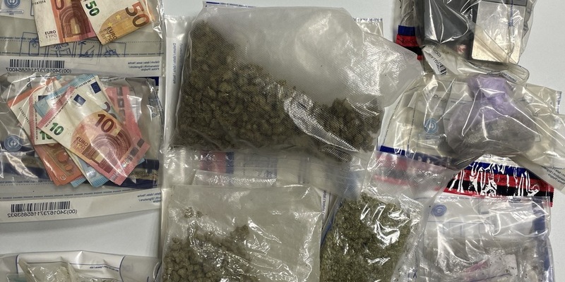 POL-KS: Zwei Wohnungsdurchsuchungen durch OE City: Mutmaßlicher Dealer in Untersuchungshaft; Drogen und Waffen sichergestellt - Foto: presseportal.de