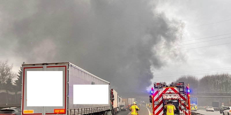 FW-GLA: Auffahrunfall auf der A2 - LKW in Vollbrand (Erstmeldung) - Foto: presseportal.de