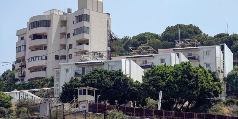 Inmitten der Spannungen zwischen Washington und Teheran hat das US-Außenministerium einen Teil seines Botschaftspersonals in Beirut zur Ausreise aus dem Libanon aufgefordert.  - Foto: Bilal Hussein/AP/dpa