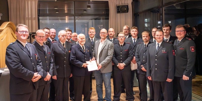 FW Dinslaken: Beförderungen, Ehrungen und Blick in die Zukunft im Löschzug Eppinghoven - Foto: presseportal.de