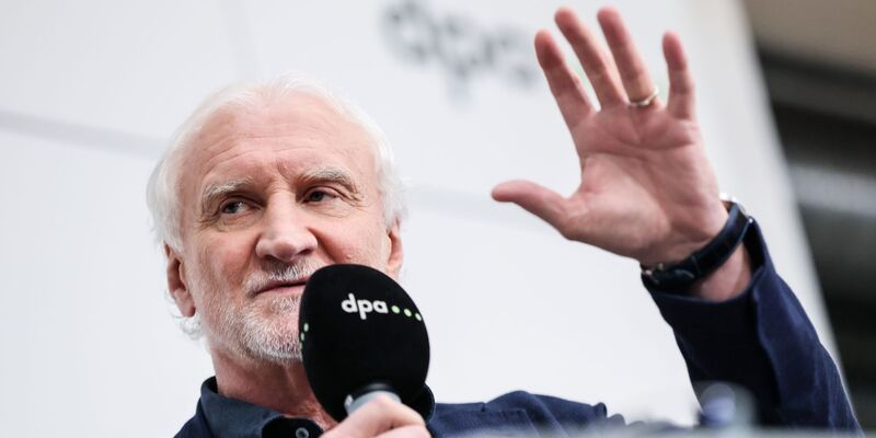 Rudi Völler hält die Debatte um einen WM-Boykott für sinnlos. - Foto: Christian Charisius/dpa