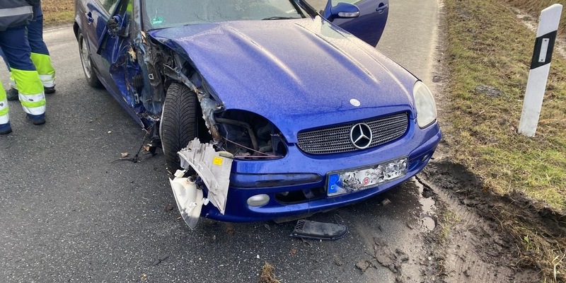 POL-CUX: Verkehrsunfall zwischen Osterbruch und Otterndorf - Fahrzeugführerin leicht verletzt (Foto im Anhang) - Foto: presseportal.de