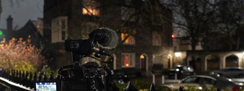 Die Polizei hat Mandelson im Zusammenhang mit seinen Beziehungen zu Epstein verhaftet. - Foto: Alberto Pezzali/AP/dpa