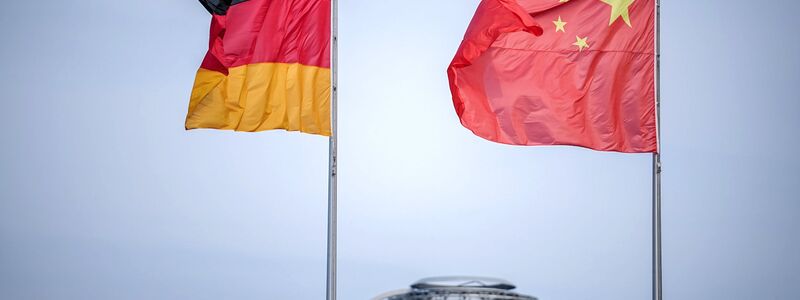 Die Volksrepublik ist ein überragend wichtiger Markt für deutsche Unternehmen. Die deutsche Wirtschaft beklagt aber zunehmend Hemmnisse. Zugleich nimmt die weltweite Bedeutung Chinas als Wirtschaftsmacht zu. (Symbolbild) - Foto: Kay Nietfeld/dpa