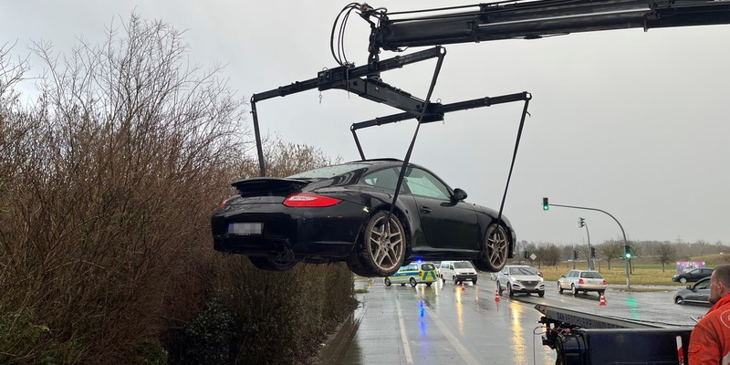 POL-SO: Porsche entzieht sich Kontrolle - Flucht endet in Unfällen - Foto: presseportal.de