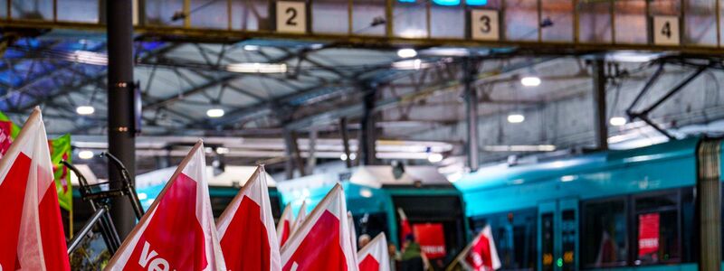 Die Gewerkschaft Verdi ruft zum zweiten Mal in diesem Jahr zu einem bundesweiten Warnstreik im ÖPNV auf. (Archivbild) - Foto: Andreas Arnold/dpa