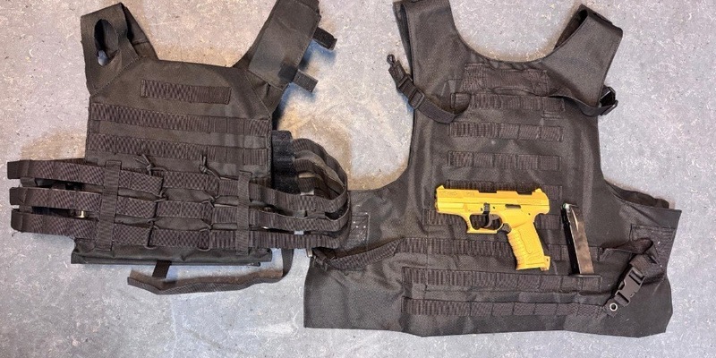 BPOL NRW: Mit Schutzweste und Waffe durch den Bahnhof - Bundespolizei stellt Tatverdächtigen - Foto: presseportal.de