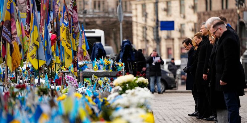Die EU-Spitze und weitere europäische Regierungs- und Staatschefs sind am vierten Jahrestag des russischen Einmarsches in die Ukraine zu Gedenkveranstaltungen nach Kiew gereist. - Foto: Mads Claus Rasmussen/Ritzau Scanpix Foto/AP/dpa