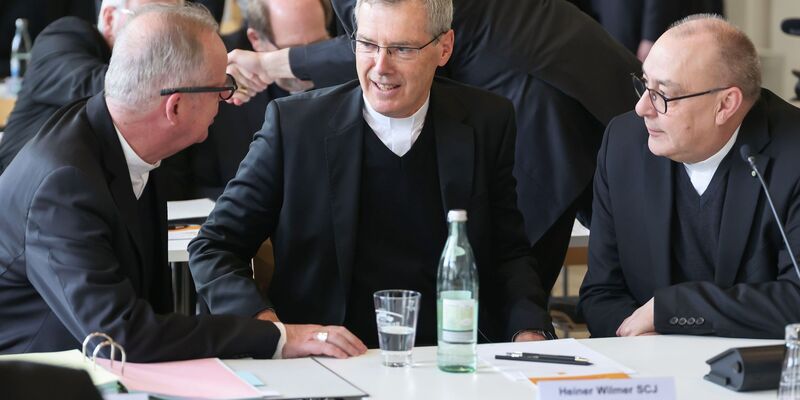 Der Hildesheimer Bischof Heiner Wilmer ist zum Vorsitzenden der Deutschen Bischofskonferenz gewählt worden. - Foto: Daniel Löb/dpa