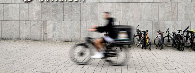 Das Gericht verhandelt einen Mordfall aus dem Jahr 1984. (Symbolbild) - Foto: Roberto Pfeil/dpa
