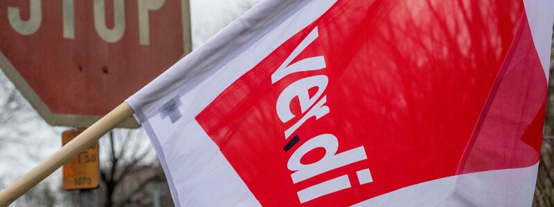 Die Gewerkschaft Verdi ruft zum zweiten Mal in diesem Jahr zu einem bundesweiten Warnstreik im ÖPNV auf. (Archivbild) - Foto: Stefan Puchner/dpa
