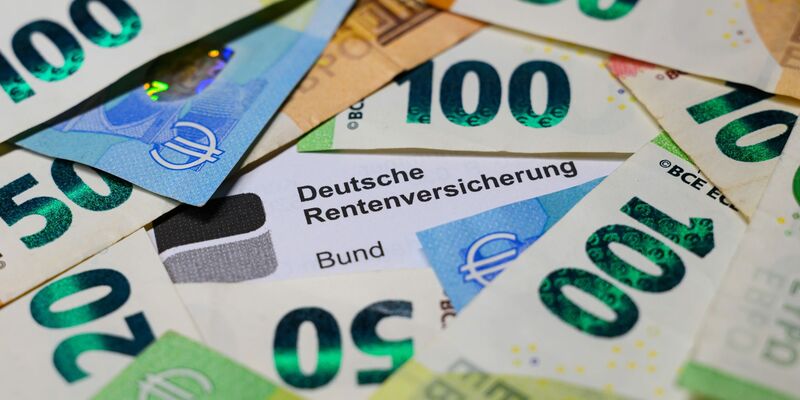 Der letzte Akt des Arbeitslebens vor der Rente ist die Abschiedsfeier - und die kann je nach Firma teuer sein. Der Bundesfinanzhof schützt die Verabschiedeten vor dem Zugriff des Finanzamts. (Symbolbild) - Foto: Patrick Pleul/dpa
