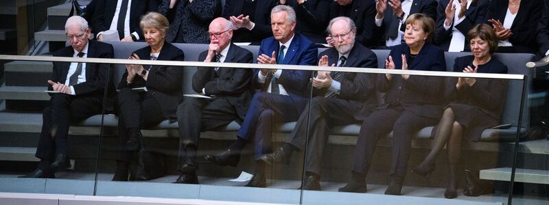 Zahlreiche frühere Spitzenpolitiker erweisen Süssmuth die letzte Ehre - Foto: Bernd von Jutrczenka/dpa