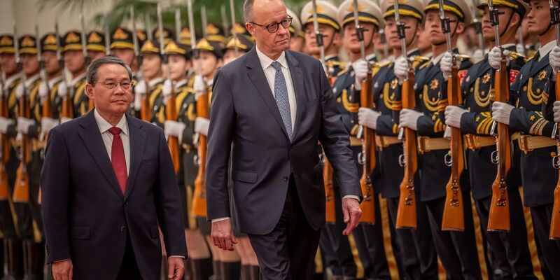 Merz appelliert in Peking an die gemeinsame Verantwortung Europas und Chinas. - Foto: Michael Kappeler/dpa