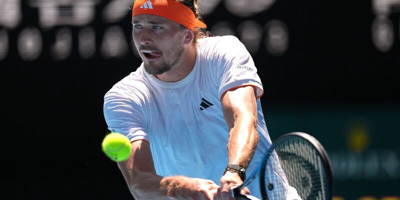 Alexander Zverev schaffte in Acapulco ungefährdet den Sprung ins Achtelfinale. (Archivbild) - Foto: Dita Alangakra/AP/dpa