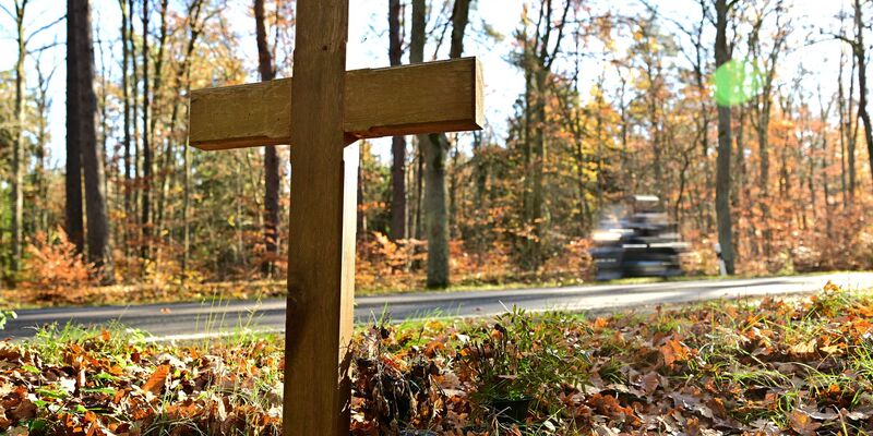 2.814 Menschen starben im letzten Jahr auf Deutschlands Straßen. (Symbolbild) - Foto: Sebastian Gollnow/dpa