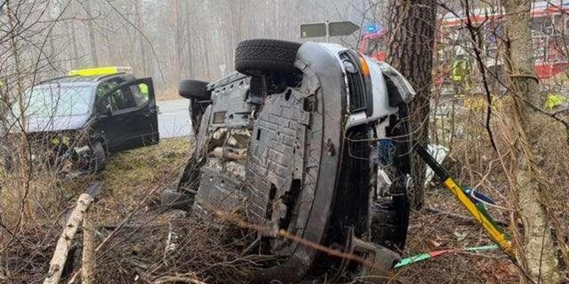POL-CUX: Schwerer Verkehrsunfall im Bereich Hagen im Bremischen - Drei Personen verletzt, zwei davon schwer (Foto im Anhang) - Foto: presseportal.de
