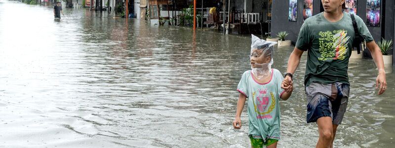 Vor allem beliebte Urlaubsorte im Süden der Insel sind betroffen. - Foto: Dicky Bisinglasi/XinHua/dpa