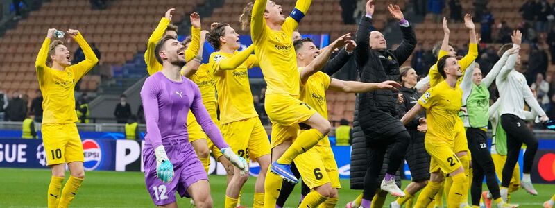 Die Ränge der italienischen Fans waren schon leer, da feierten die siegreichen Norweger noch. - Foto: Luca Bruno/AP/dpa