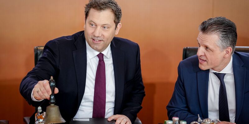 Vizekanzler Klingbeil leitete die Kabinettssitzung - und war auch an der Erarbeitung des Aktionsplans gegen Organisierte Kriminalität beteiligt. - Foto: Kay Nietfeld/dpa