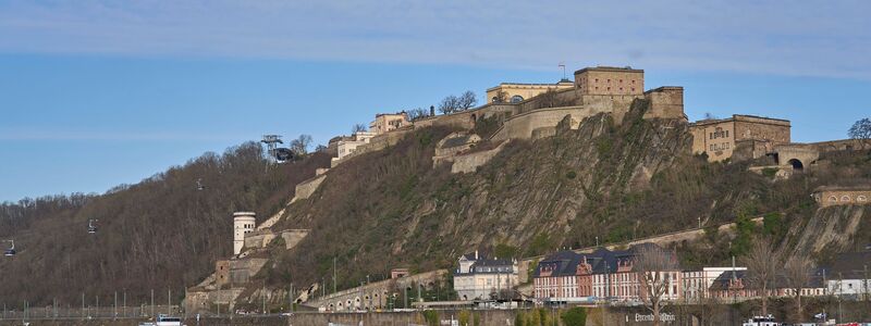 Unterhalb der über dem Rhein thronenden Festung Ehrenbreitstein in Koblenz wurde die damals 24-jährige US-amerikanische Touristin getötet. (Archivfoto) - Foto: Sascha Ditscher/dpa