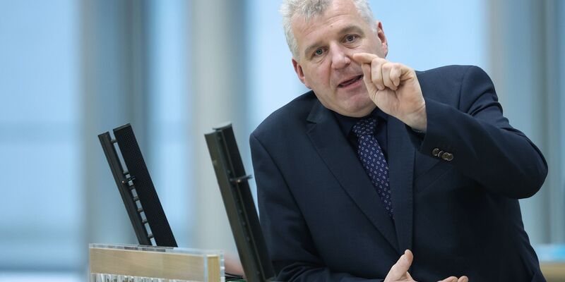In der Diskussion um Interessenkonflikte bei Anstellungen in der Politik gerät auch der Fraktionschef der CDU in Sachsen-Anhalt, Guido Heuer, in den Fokus. (Archivbild) - Foto: Ronny Hartmann/dpa