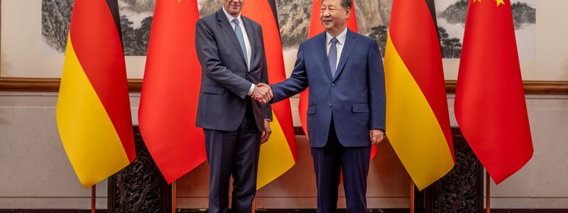 Kanzler Merz will bei seiner China-Reise Chancen für die deutsche Wirtschaft ausloten - Foto: Michael Kappeler/dpa