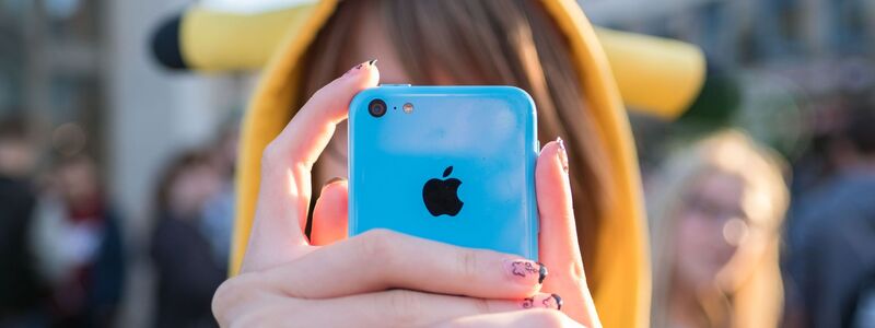 Mit Pokémon Go feierte das Franchise einen großen Erfolg auf Smartphones. (Symbolbild)  - Foto: Peter Steffen/dpa