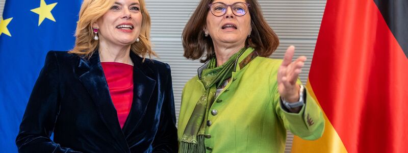 Ihre Namen fallen für die Steinmeier-Nachfolge immer wieder: Julia Klöckner und Ilse Aigner. (Archivbild) - Foto: Michael Kappeler/dpa