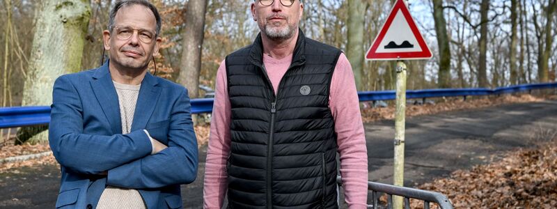 Die ARD-Journalisten Hajo Seppelt (l) und Jörg Mebus erhielten ein Hausverbot. - Foto: Britta Pedersen/dpa