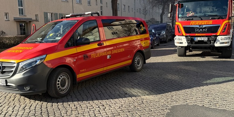 FW Dresden: Verkehrsunfall und Kellerbrand - Foto: presseportal.de
