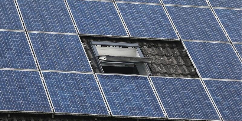 Solarzellen auf einem Dach (Archiv) - Foto: via dts Nachrichtenagentur