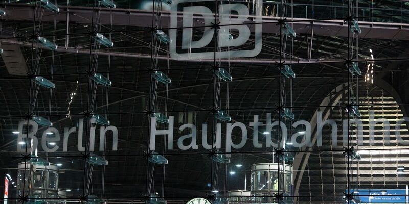 Die Bahn hat mit der Lokführergewerkschaft GDL einen Tarifkompromiss verhandelt. Archivbild) - Foto: Carsten Koall/dpa