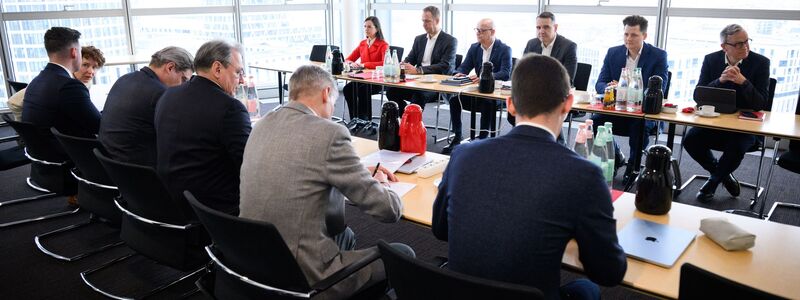 Die Tarifverhandlungen zwischen Bahn und GDL verliefen bisher weitgehend geräuschlos. (Archivbild) - Foto: Bernd von Jutrczenka/dpa