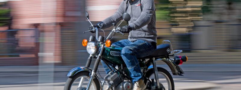 Neue Kennzeichen kommen für bestimmte Fahrzeuge. (Symbolbild) - Foto: Hendrik Schmidt/dpa-Zentralbild/dpa