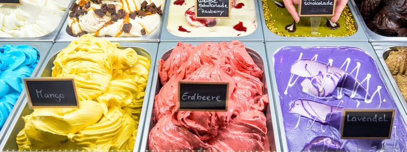 Vor allem Klassiker wie Schokolade und Erdbeere sind in Deutschland gefragt. (Archivbild) - Foto: Heiko Rebsch/dpa