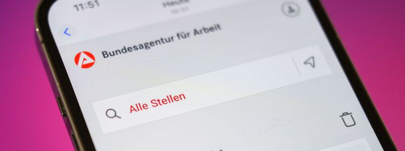 Die Arbeitslosigkeit in Deutschland ist im Februar leicht gesunken, die Zahl der Arbeitslosen bleibt aber oberhalb der Grenze von drei Millionen (Archivbild).  - Foto: Julian Stratenschulte/dpa