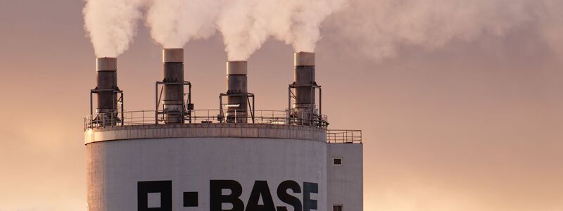 BASF spart Milliarden gegen die Krise in der Chemiebranche (Archivbild) - Foto: Uwe Anspach/dpa