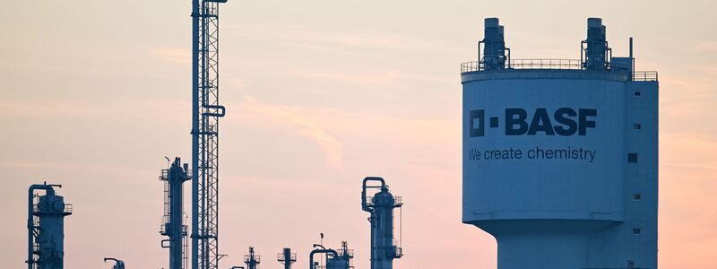BASF investiert in Chima. (Archivbild) - Foto: Uwe Anspach/dpa