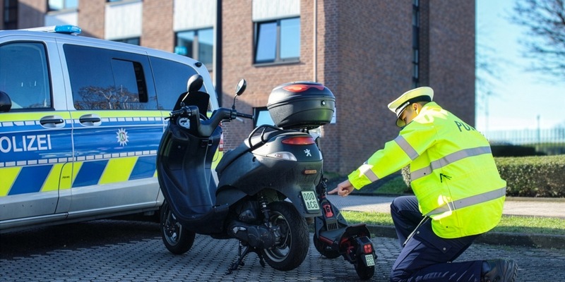 POL-AC: Neues Versicherungskennzeichen ab 1. März 2026 - Aus Grün wird Schwarz - Foto: presseportal.de