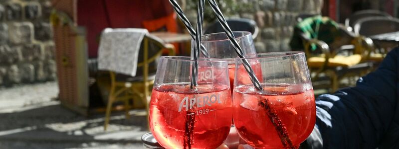 Das sonnige Wetter hilft dem ein oder anderen bei der Stimmung. - Foto: Jens Kalaene/dpa