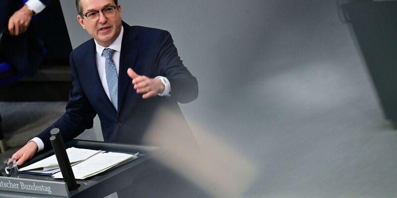 Bundesinnenminister Alexander Dobrindt (CSU) lobte die eigene Migrationspolitik als Erfolg. - Foto: Sebastian Christoph Gollnow/dpa