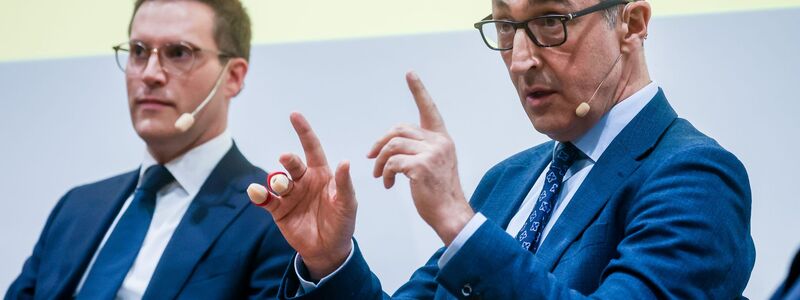 Immer kleiner wurde der Abstand zwischen Özdemir und Hagel. (Archivbild) - Foto: Christoph Schmidt/dpa