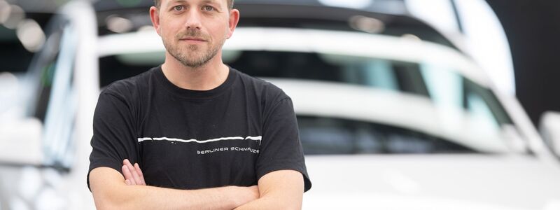 Der Werksleiter der Tesla-Fabrik in Grünheide, André Thierig, hält die Betriebsratswahl für bedeutsam. (Archivbild) - Foto: Sebastian Gollnow/dpa